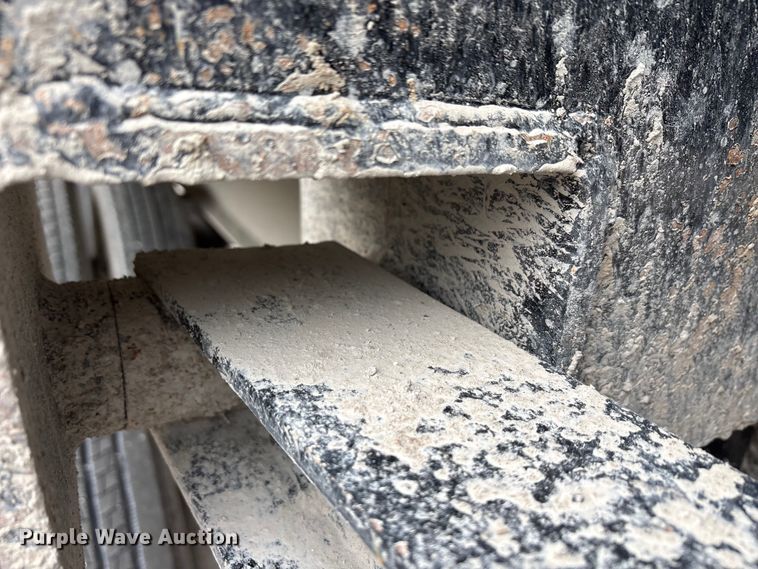 image for item DJ7923 2023 Construction Trailer Specialist HRD 31 QF TRI end dump trailer