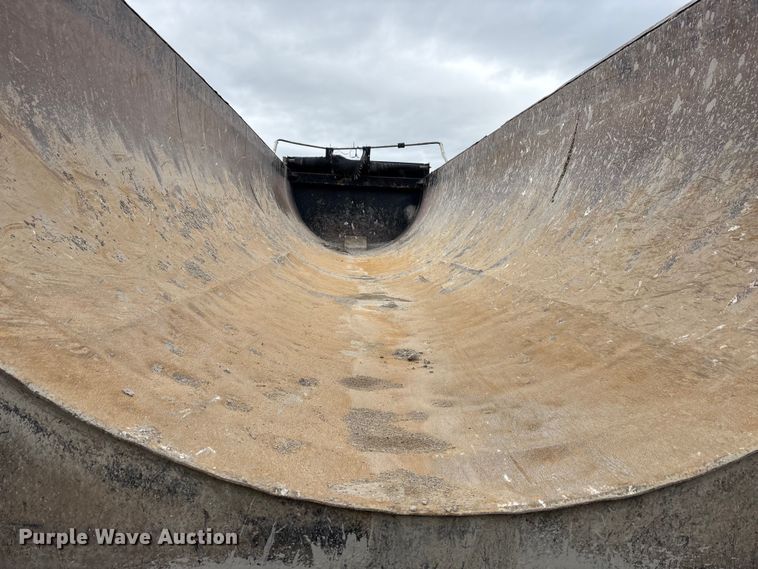 image for item DJ7923 2023 Construction Trailer Specialist HRD 31 QF TRI end dump trailer