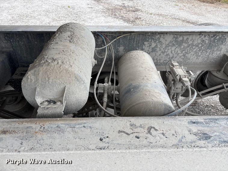 image for item DJ7923 2023 Construction Trailer Specialist HRD 31 QF TRI end dump trailer