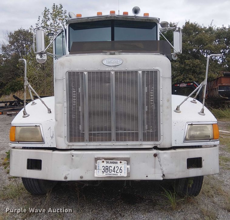 image for item DJ7927 1997 Peterbilt 385 semi truck