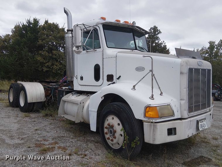 image for item DJ7927 1997 Peterbilt 385 semi truck