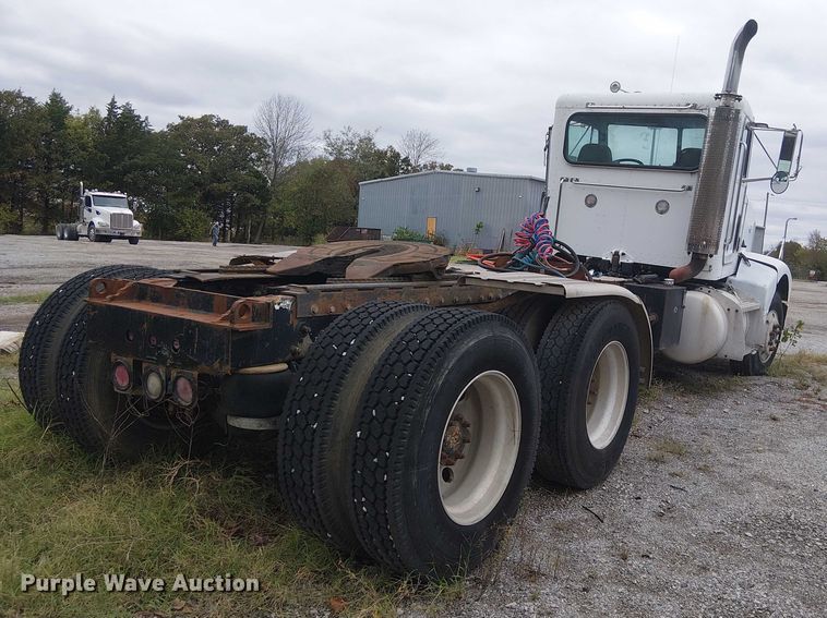 image for item DJ7927 1997 Peterbilt 385 semi truck