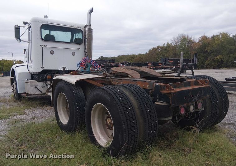 image for item DJ7927 1997 Peterbilt 385 semi truck