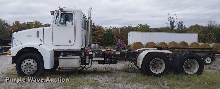 image for item DJ7927 1997 Peterbilt 385 semi truck