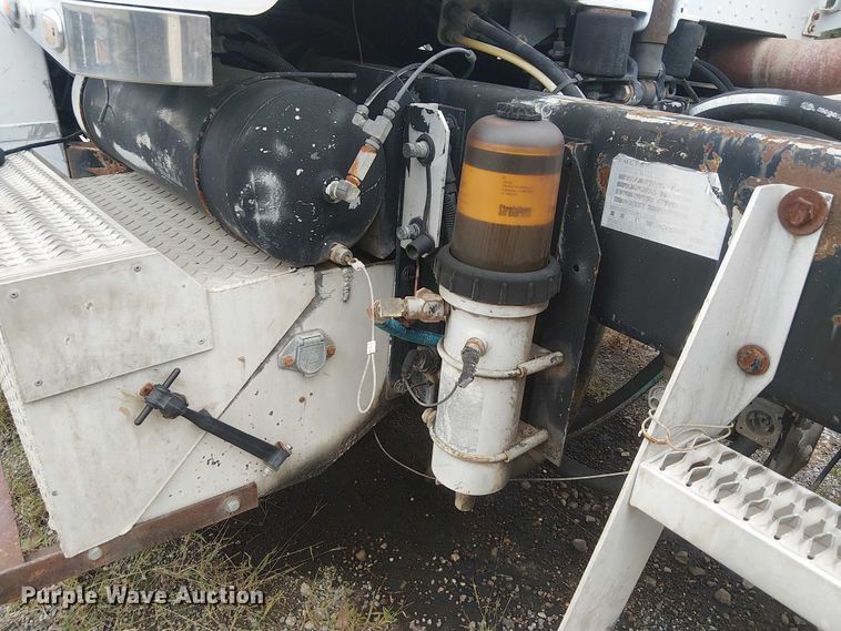 image for item DJ7927 1997 Peterbilt 385 semi truck