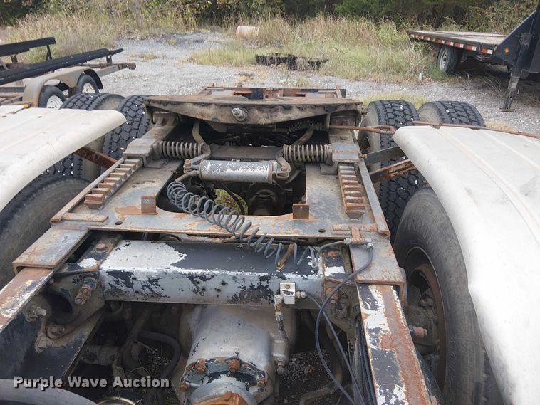 image for item DJ7927 1997 Peterbilt 385 semi truck