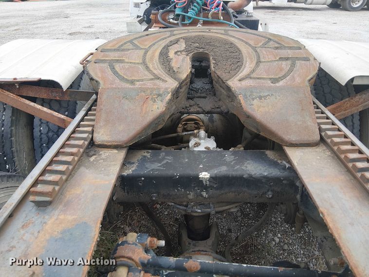 image for item DJ7927 1997 Peterbilt 385 semi truck