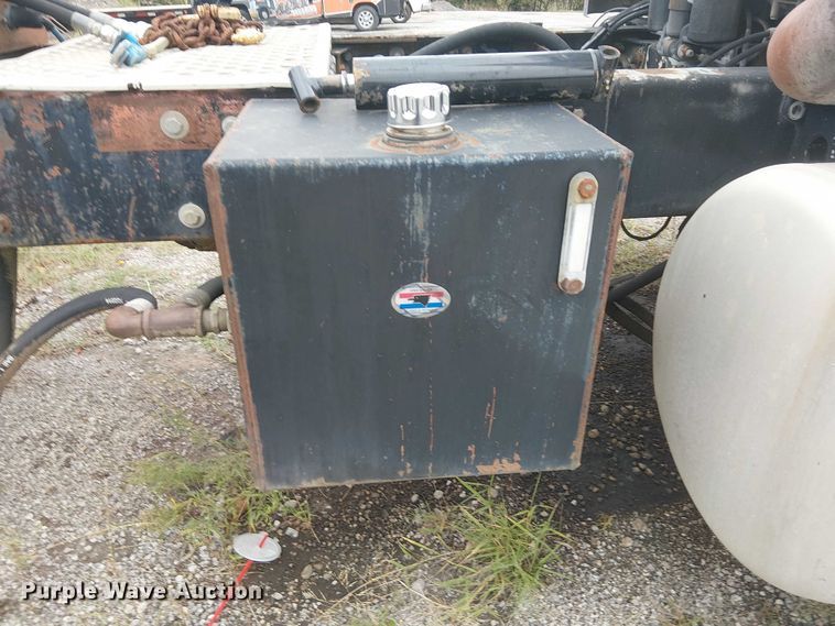 image for item DJ7927 1997 Peterbilt 385 semi truck