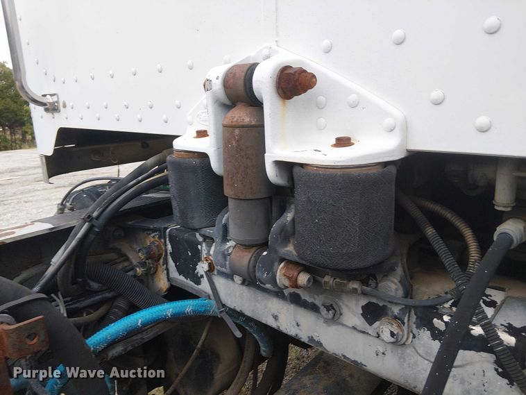 image for item DJ7927 1997 Peterbilt 385 semi truck