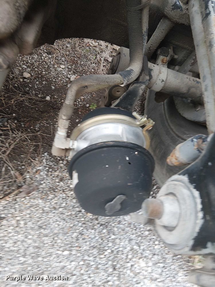 image for item DJ7927 1997 Peterbilt 385 semi truck