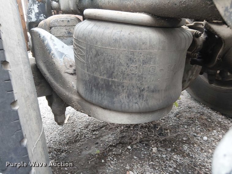 image for item DJ7927 1997 Peterbilt 385 semi truck