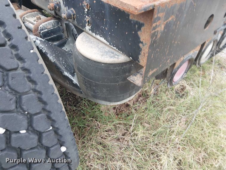 image for item DJ7927 1997 Peterbilt 385 semi truck