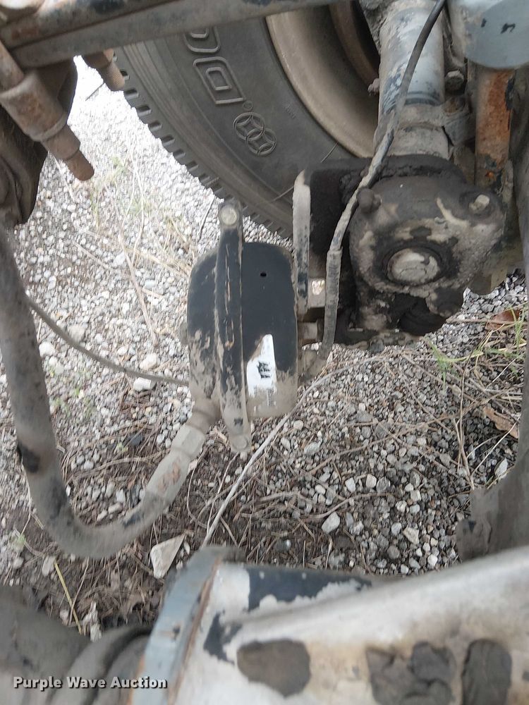 image for item DJ7927 1997 Peterbilt 385 semi truck