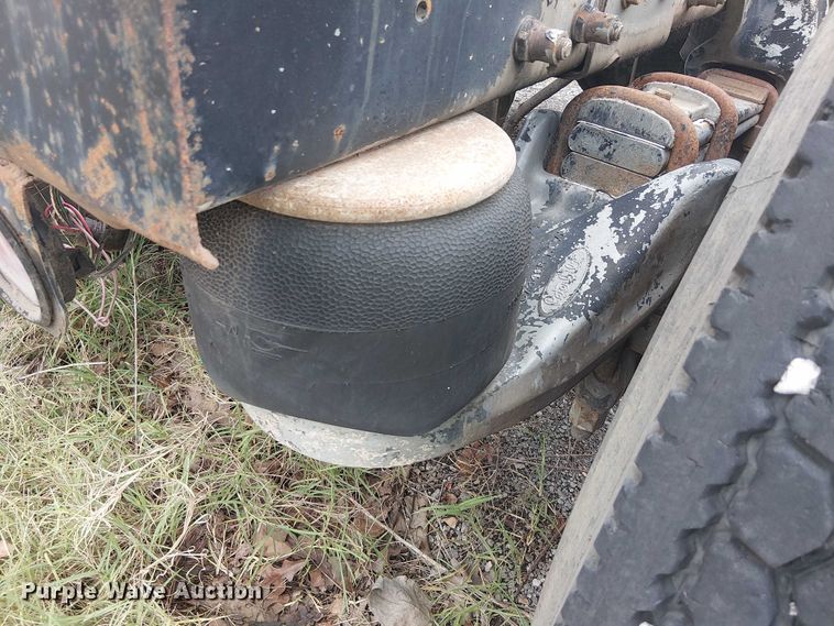 image for item DJ7927 1997 Peterbilt 385 semi truck