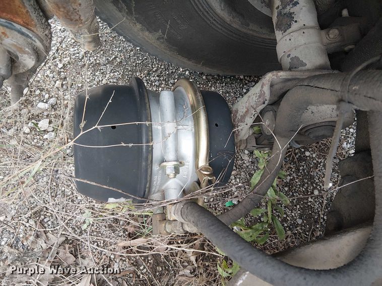 image for item DJ7927 1997 Peterbilt 385 semi truck