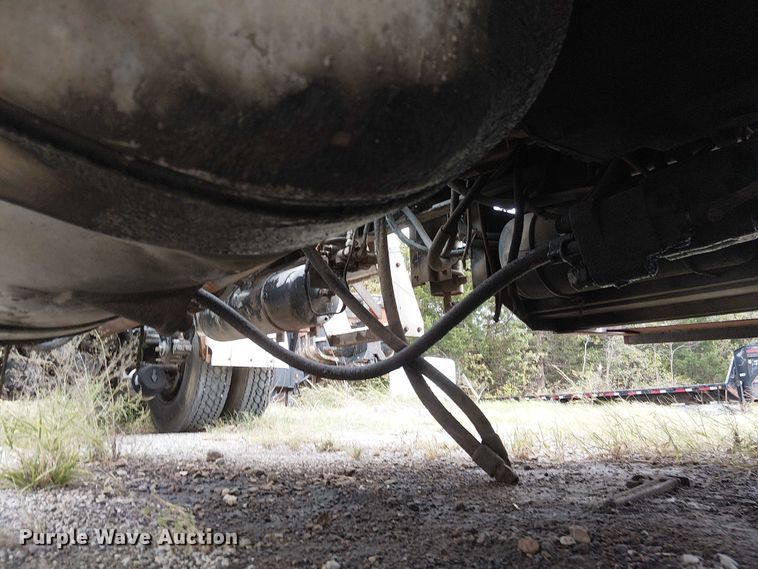 image for item DJ7927 1997 Peterbilt 385 semi truck