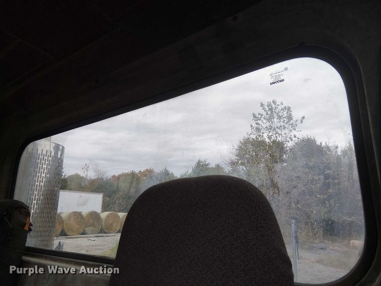 image for item DJ7927 1997 Peterbilt 385 semi truck