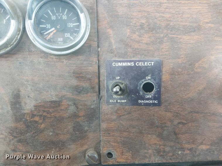 image for item DJ7927 1997 Peterbilt 385 semi truck