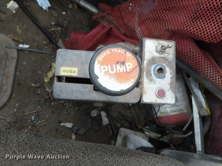 image for item DJ7927 1997 Peterbilt 385 semi truck