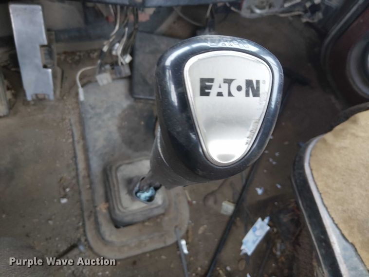 image for item DJ7927 1997 Peterbilt 385 semi truck