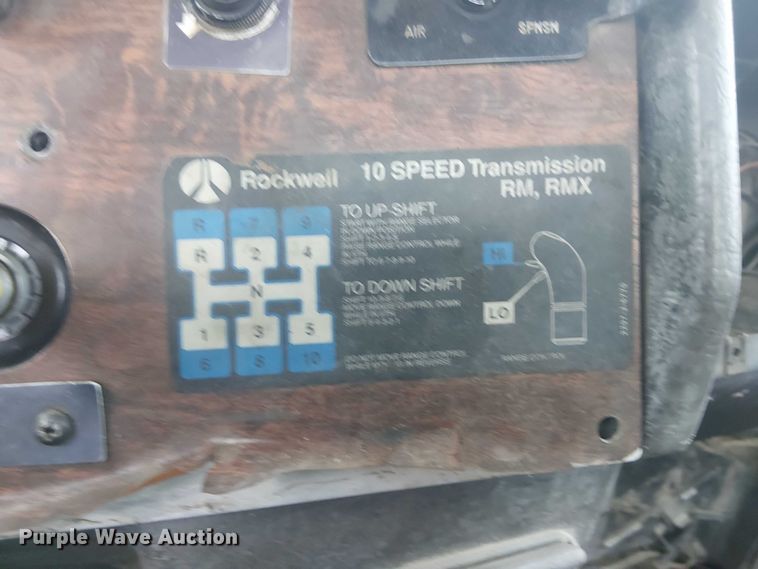 image for item DJ7927 1997 Peterbilt 385 semi truck