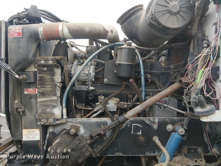 image for item DJ7927 1997 Peterbilt 385 semi truck