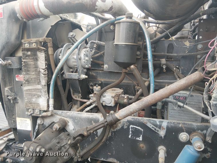 image for item DJ7927 1997 Peterbilt 385 semi truck