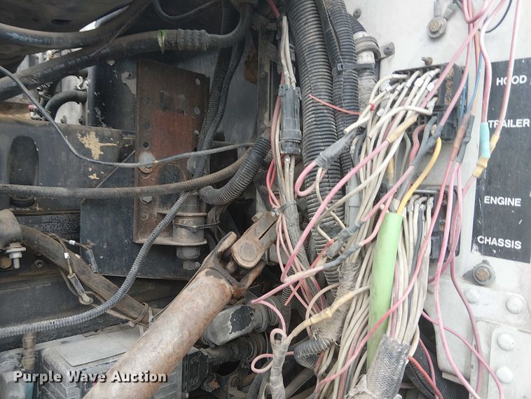 image for item DJ7927 1997 Peterbilt 385 semi truck