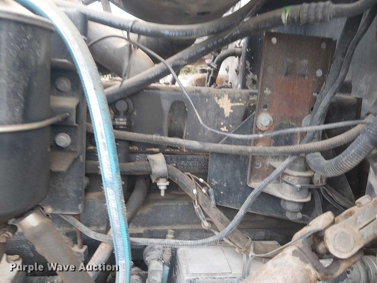 image for item DJ7927 1997 Peterbilt 385 semi truck