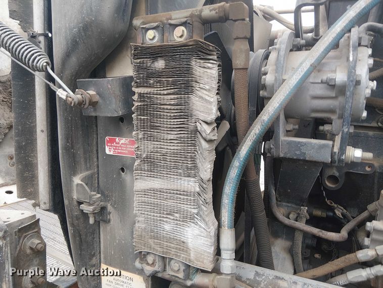 image for item DJ7927 1997 Peterbilt 385 semi truck