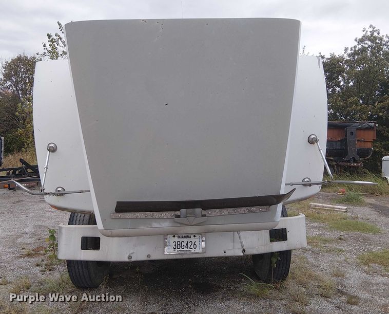 image for item DJ7927 1997 Peterbilt 385 semi truck