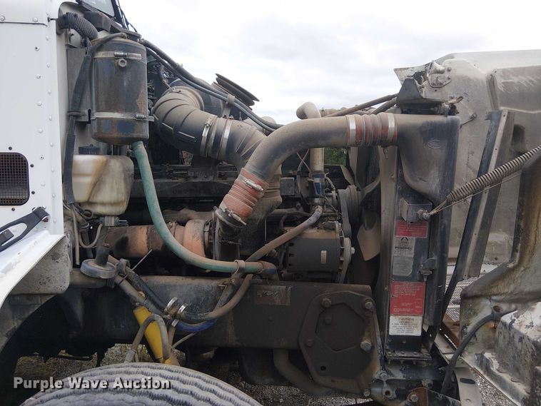 image for item DJ7927 1997 Peterbilt 385 semi truck