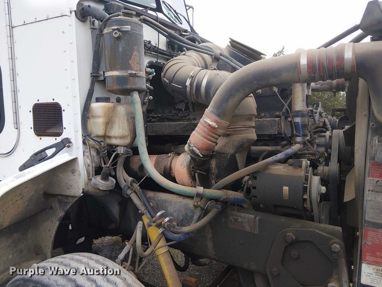 image for item DJ7927 1997 Peterbilt 385 semi truck