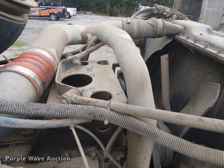 image for item DJ7927 1997 Peterbilt 385 semi truck