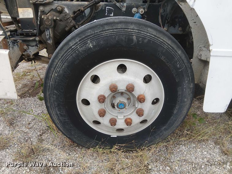 image for item DJ7927 1997 Peterbilt 385 semi truck