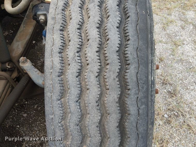 image for item DJ7927 1997 Peterbilt 385 semi truck