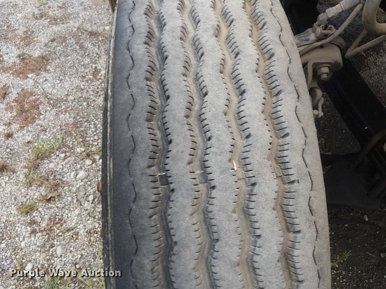 image for item DJ7927 1997 Peterbilt 385 semi truck