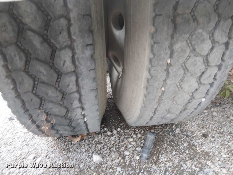 image for item DJ7927 1997 Peterbilt 385 semi truck