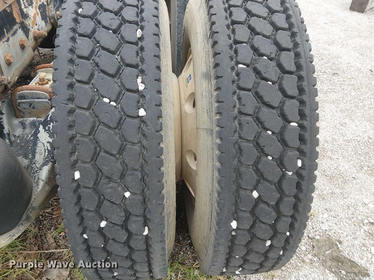 image for item DJ7927 1997 Peterbilt 385 semi truck