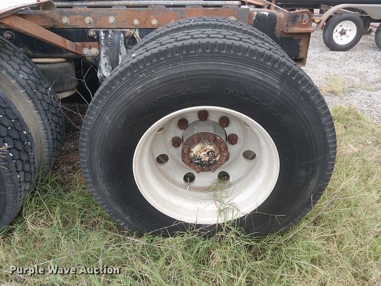 image for item DJ7927 1997 Peterbilt 385 semi truck