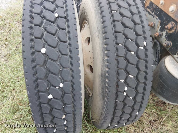 image for item DJ7927 1997 Peterbilt 385 semi truck