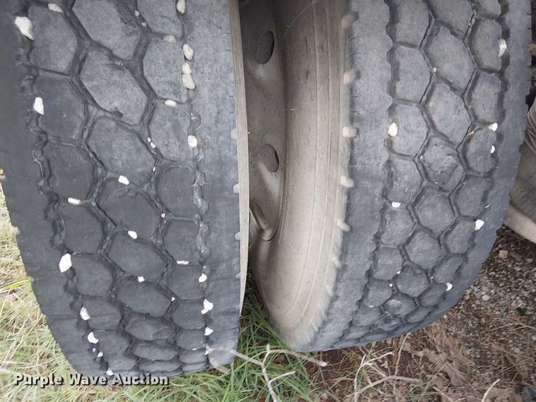 image for item DJ7927 1997 Peterbilt 385 semi truck