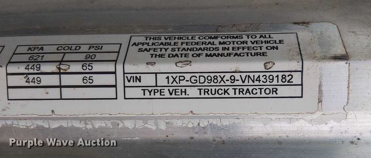 image for item DJ7927 1997 Peterbilt 385 semi truck