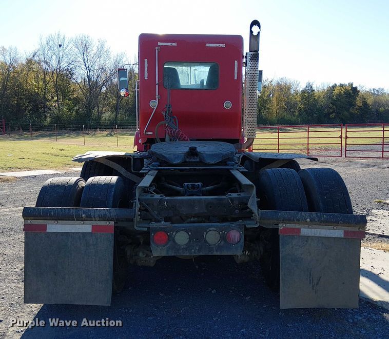 image for item DJ7929 2011 Kenworth T800 semi truck