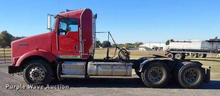 image for item DJ7929 2011 Kenworth T800 semi truck