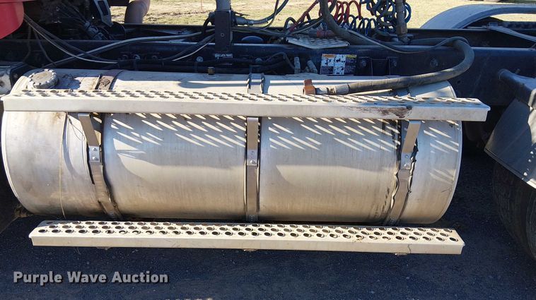 image for item DJ7929 2011 Kenworth T800 semi truck