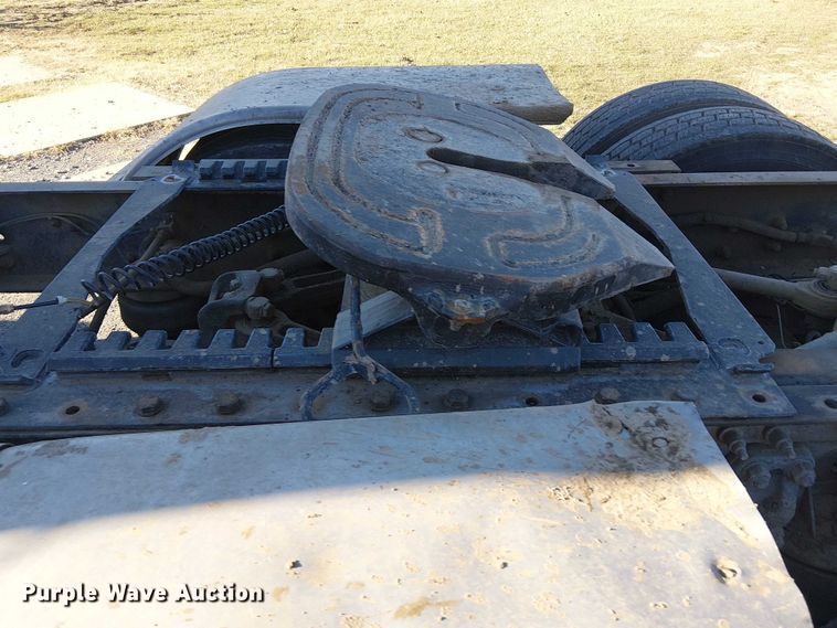 image for item DJ7929 2011 Kenworth T800 semi truck