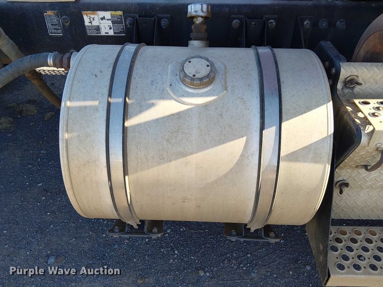 image for item DJ7929 2011 Kenworth T800 semi truck