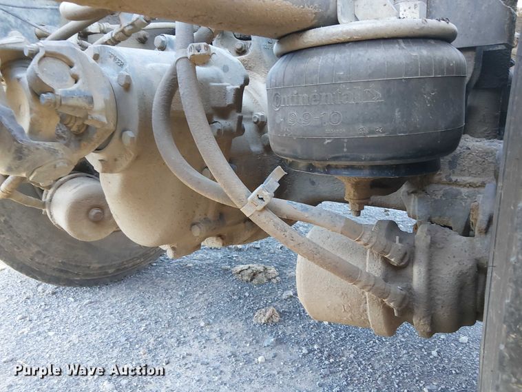 image for item DJ7929 2011 Kenworth T800 semi truck