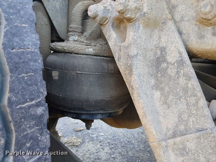 image for item DJ7929 2011 Kenworth T800 semi truck